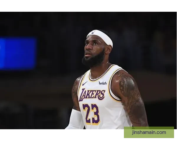 41岁詹姆斯连续11战出手受限为胜利转型却因裁判判罚无奈显落寞