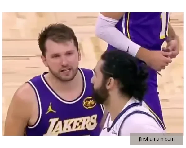 底线不可触碰 追梦发声力挺东契奇保护家人 霍里言论纯属借势炒作